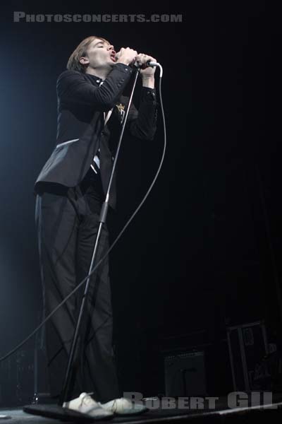 THE HIVES - 2008-04-20 - PARIS - Zenith - Per Almqvist